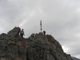 Giampiero e Aldo in vetta a Punta Valletta 3090 m (23630 bytes)
